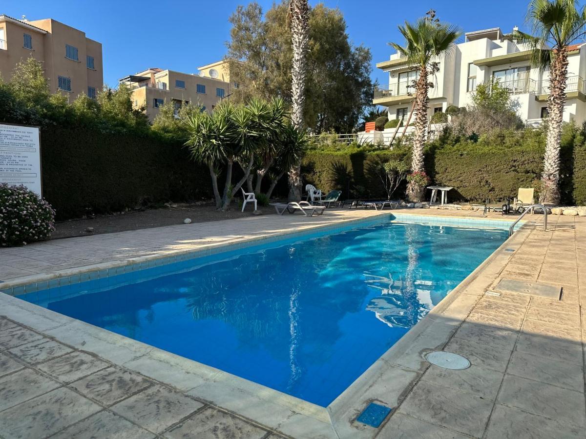 Sea View Apartment Near The Beach Paphos ภายนอก รูปภาพ