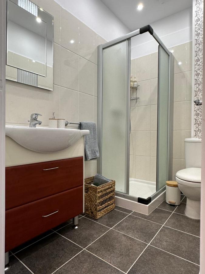 Sea View Apartment Near The Beach Paphos ภายนอก รูปภาพ