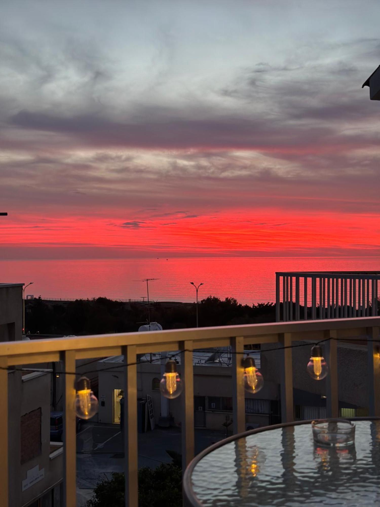 Sea View Apartment Near The Beach Paphos ภายนอก รูปภาพ