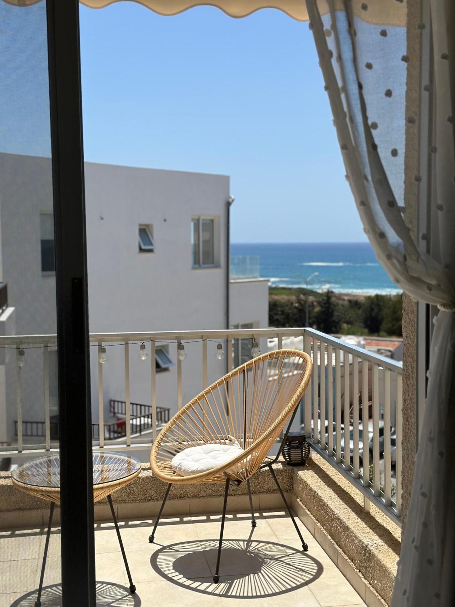 Sea View Apartment Near The Beach Paphos ภายนอก รูปภาพ