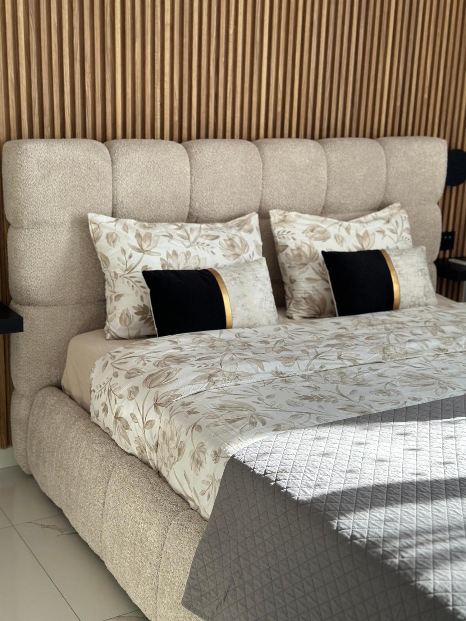 Sea View Apartment Near The Beach Paphos ภายนอก รูปภาพ